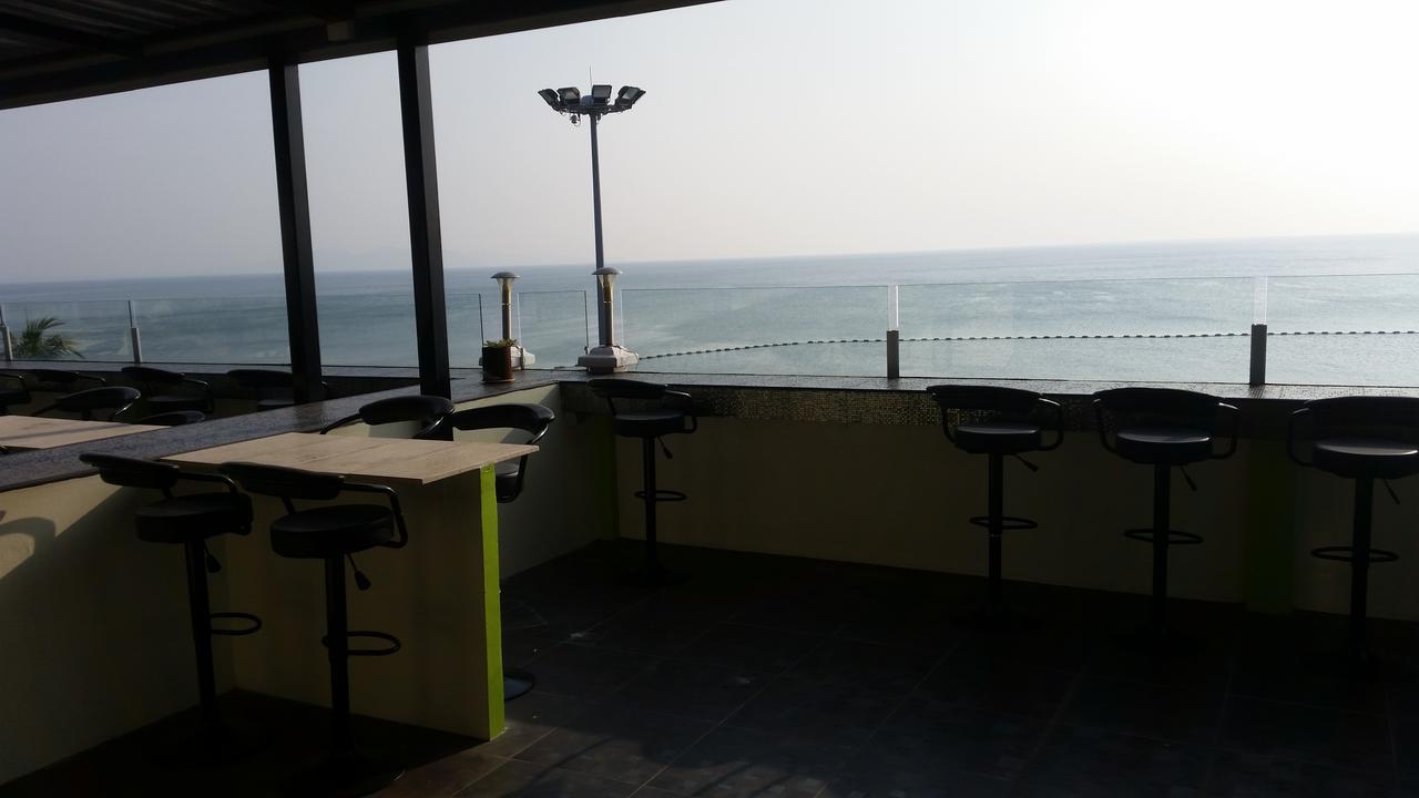 Barfly Pattaya Hotell Jomtien Beach Exteriör bild